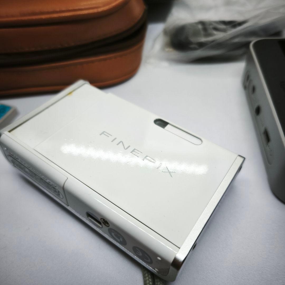 フジフィルム　Finepix z2　デジタルカメラ