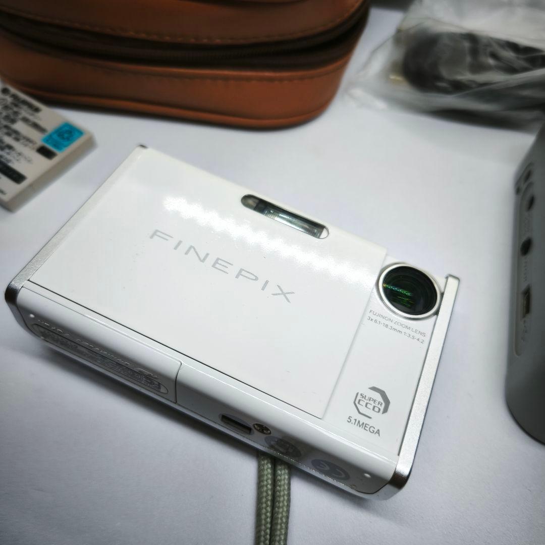 フジフィルム　Finepix z2　デジタルカメラ