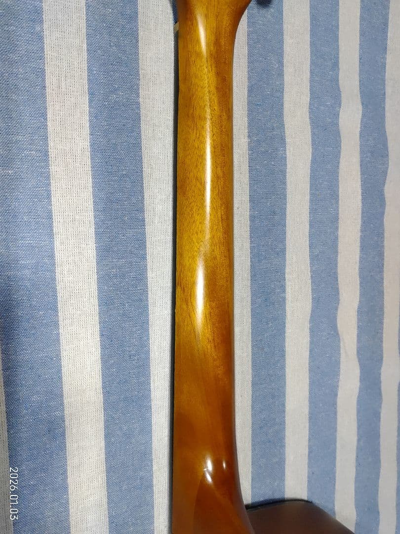 Morrisのカッタウェイ・アコースティックギターS-30ハードケース付きです。