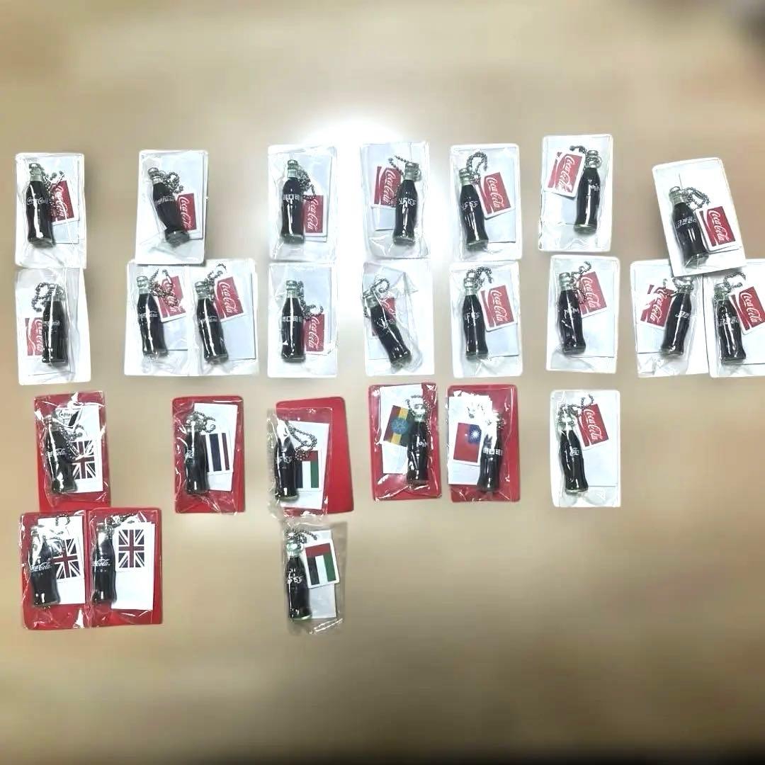 コカ・コーラ ボトル型キーホルダー 24個セット