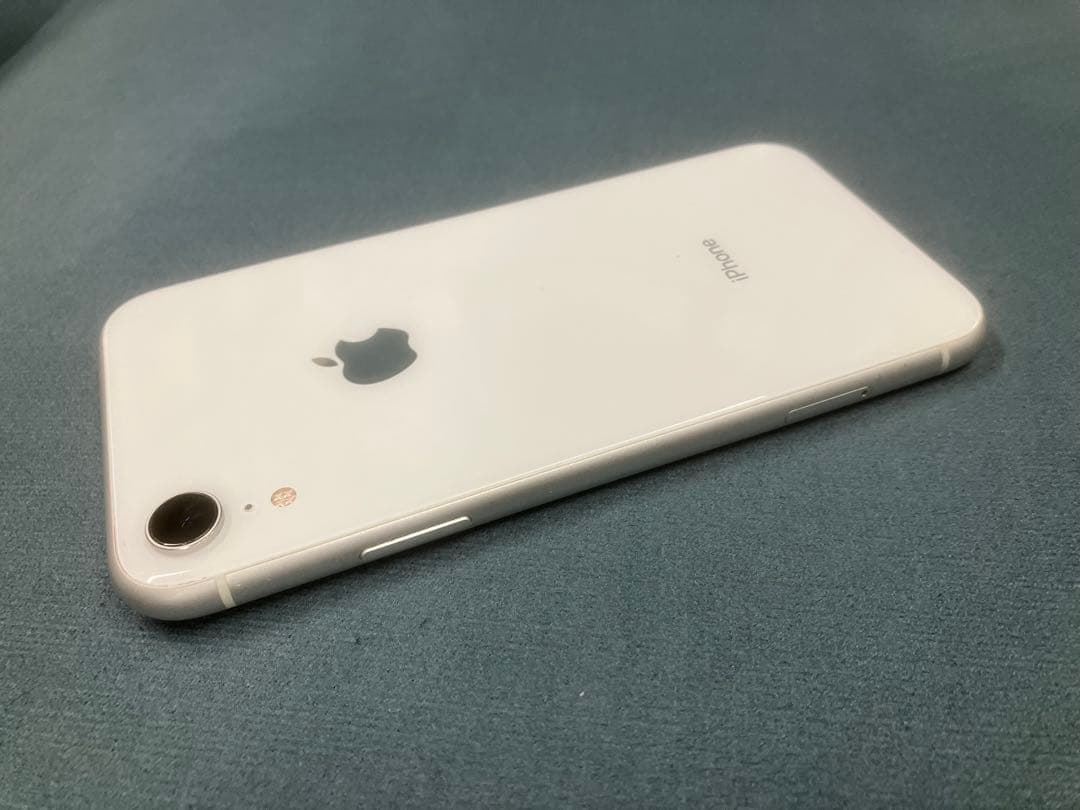 Apple iPhone XR ホワイト 本体　128GB 中古美品