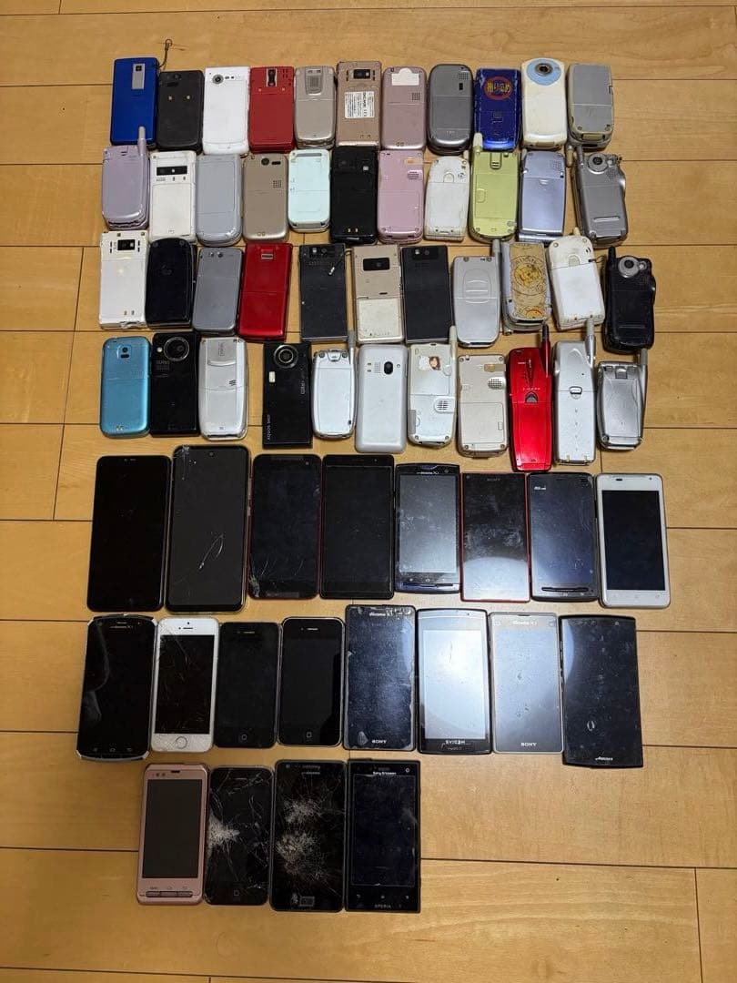 ガラケー 携帯電話 スマホ まとめ 全64台 修理部品取り専用　☆