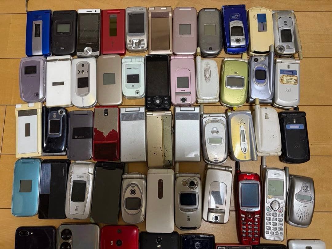 ガラケー 携帯電話 スマホ まとめ 全64台 修理部品取り専用　☆