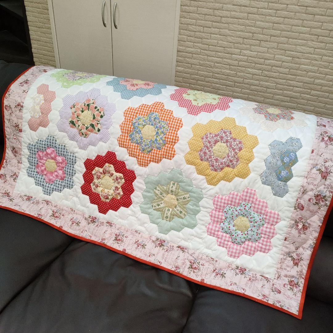 ハンドメイド　パッチワーク　キルトケット　マルチカバー　おばあちゃんの花園　花柄