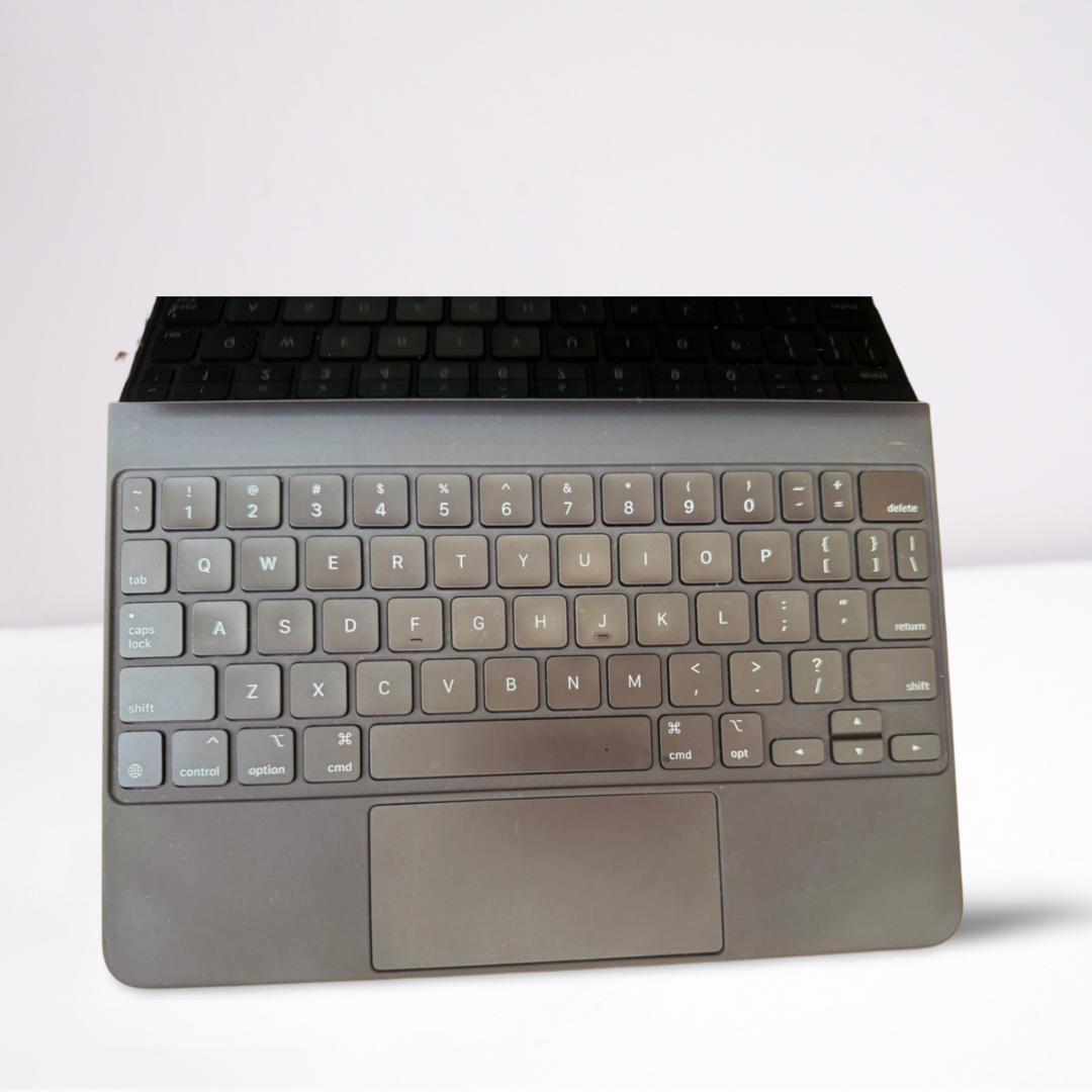 iPad Pro 第4世代 11インチ 128GB Magic Keyboard