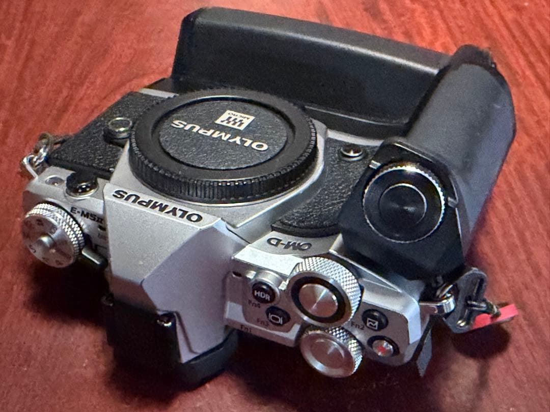OLYMPUS OM-D E-M5 II バッテリーグリップ付き