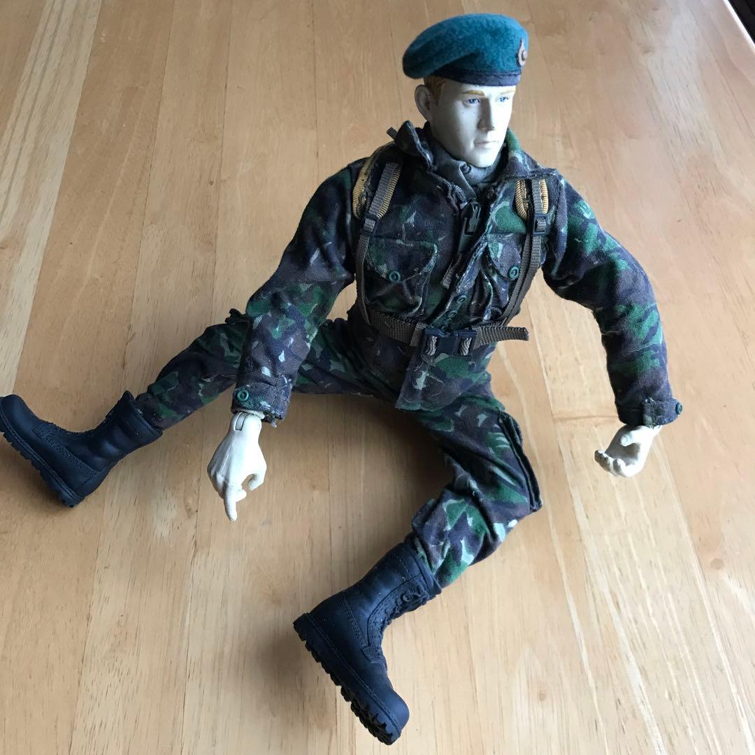 フィギュア　人形　迷彩服