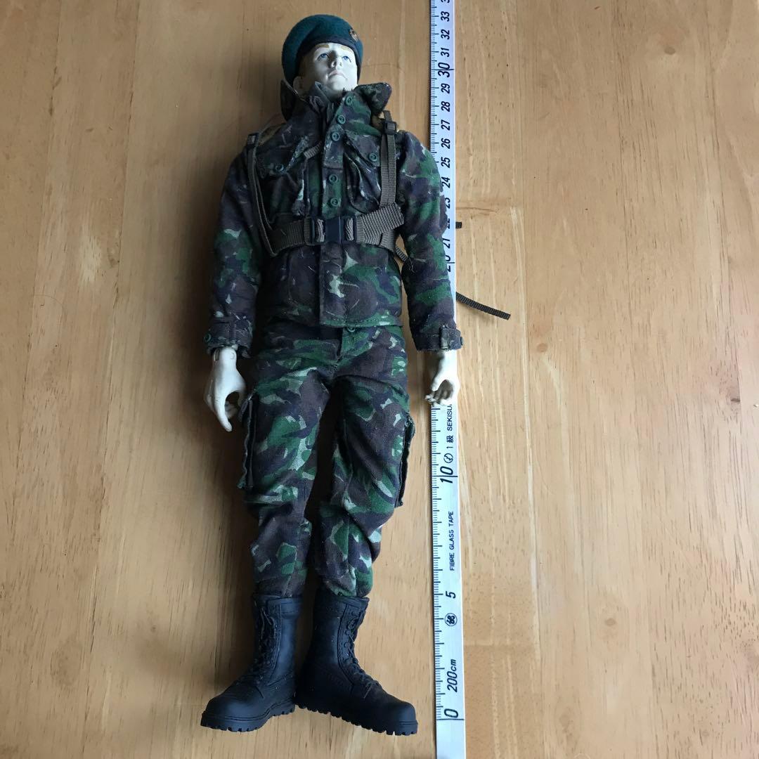 フィギュア　人形　迷彩服