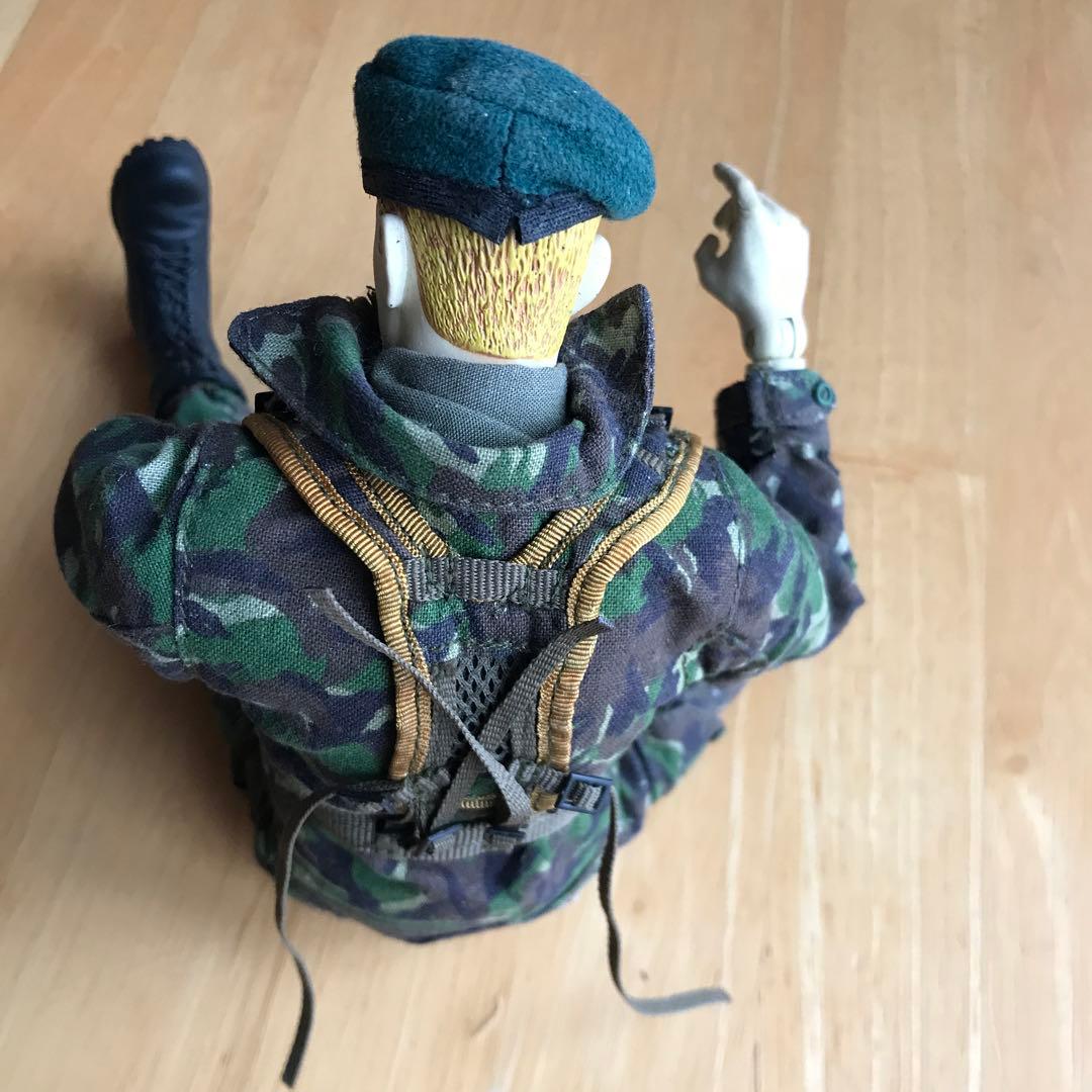 フィギュア　人形　迷彩服