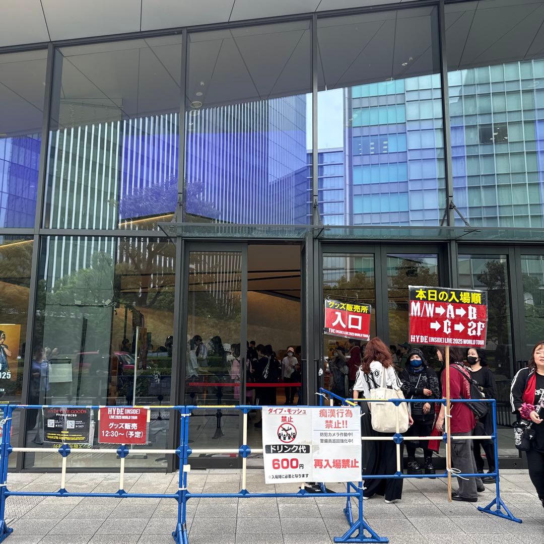 BEAUTY & THE BEAST 横浜限定Tシャツ　黒　M 男女兼用