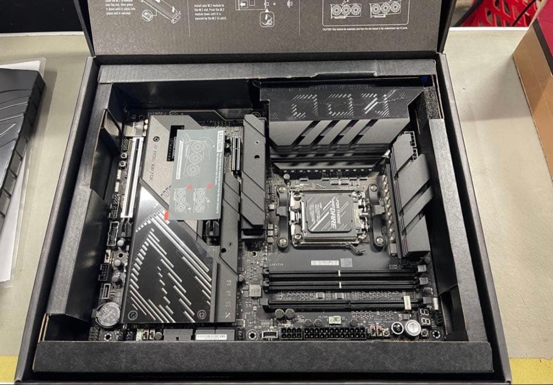 ASUS ROG CROSSHAIR X870E APEX 新品未使用