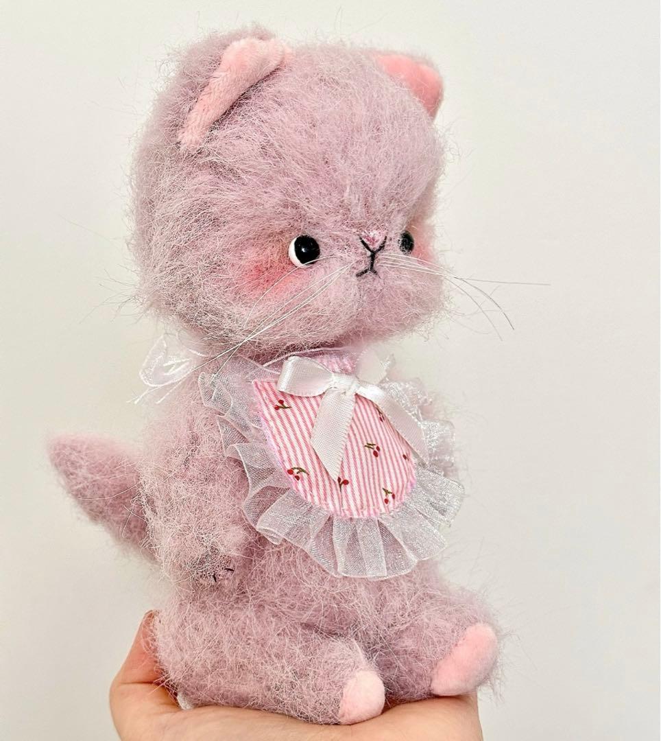 横顔もめっちゃかわいい猫ちゃん ぬいぐるみ アーティストベア 海外作家様 ねこ
