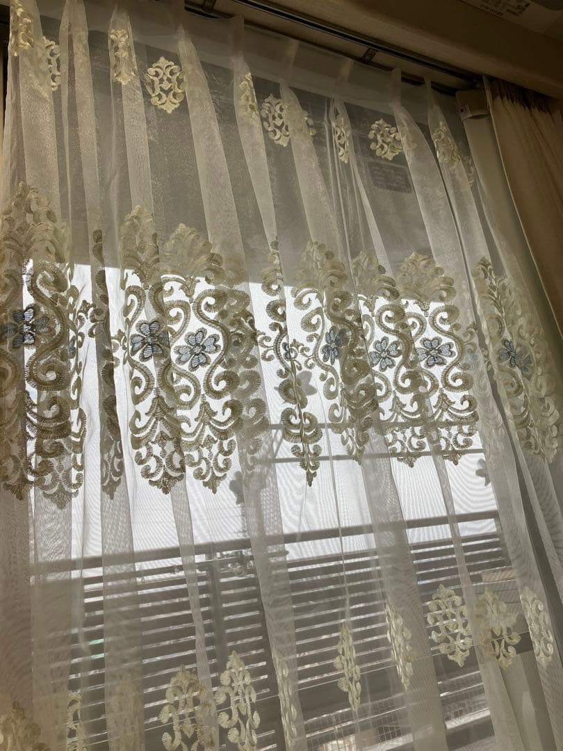 新同150×190オフホワイトにブルー刺繍レースカーテン