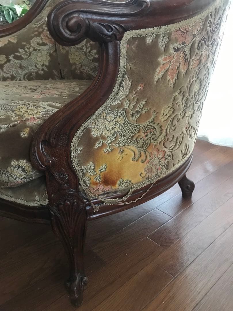 しあわせに包み込まれるロココ１人掛けソファー