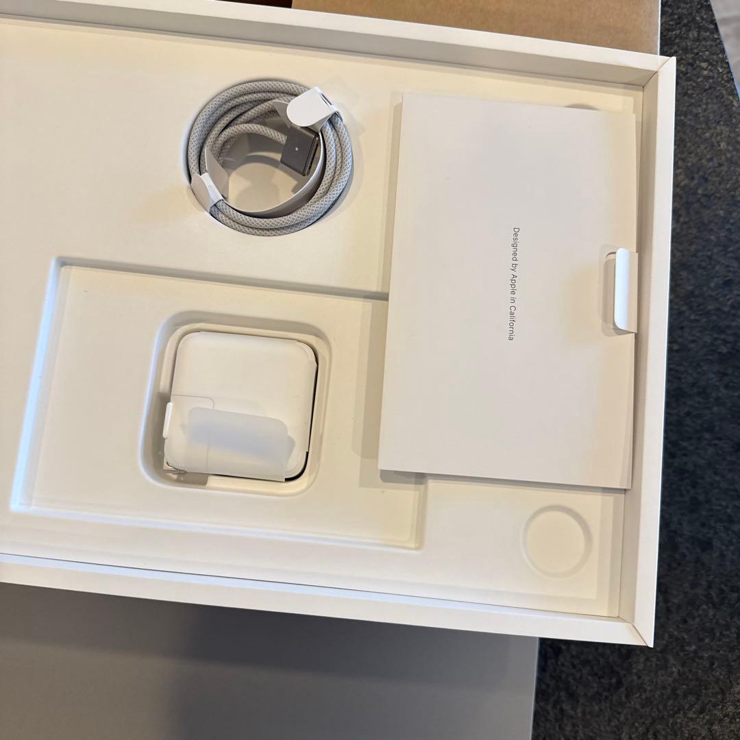 MacBook Air 13インチ M3 16GB 256GB SSD