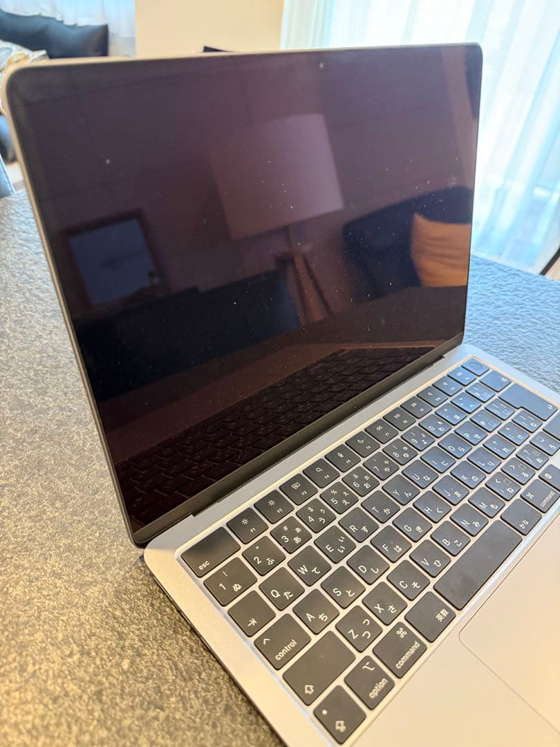 MacBook Air 13インチ M3 16GB 256GB SSD