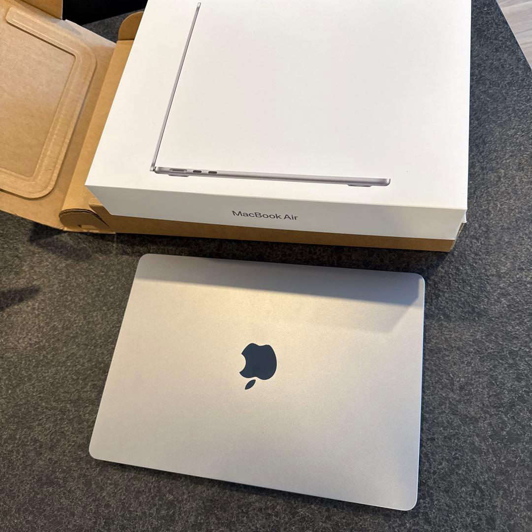 MacBook Air 13インチ M3 16GB 256GB SSD