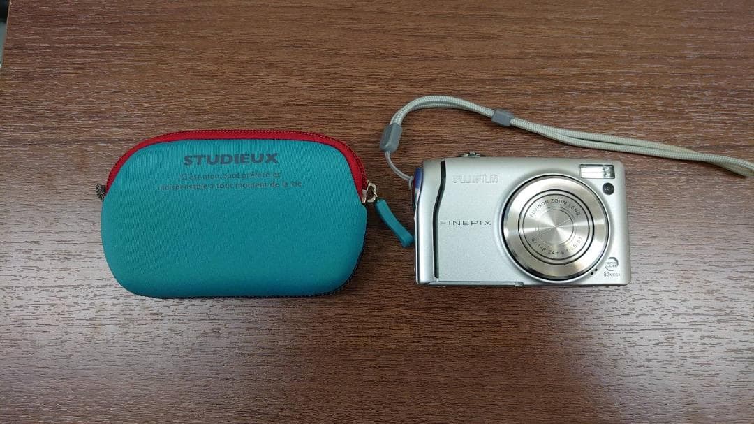 FUJIFILM FinePix F40fdデジタルカメラ ケース付き