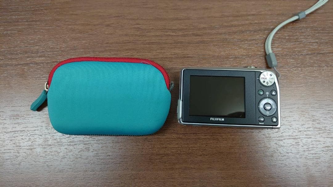 FUJIFILM FinePix F40fdデジタルカメラ ケース付き