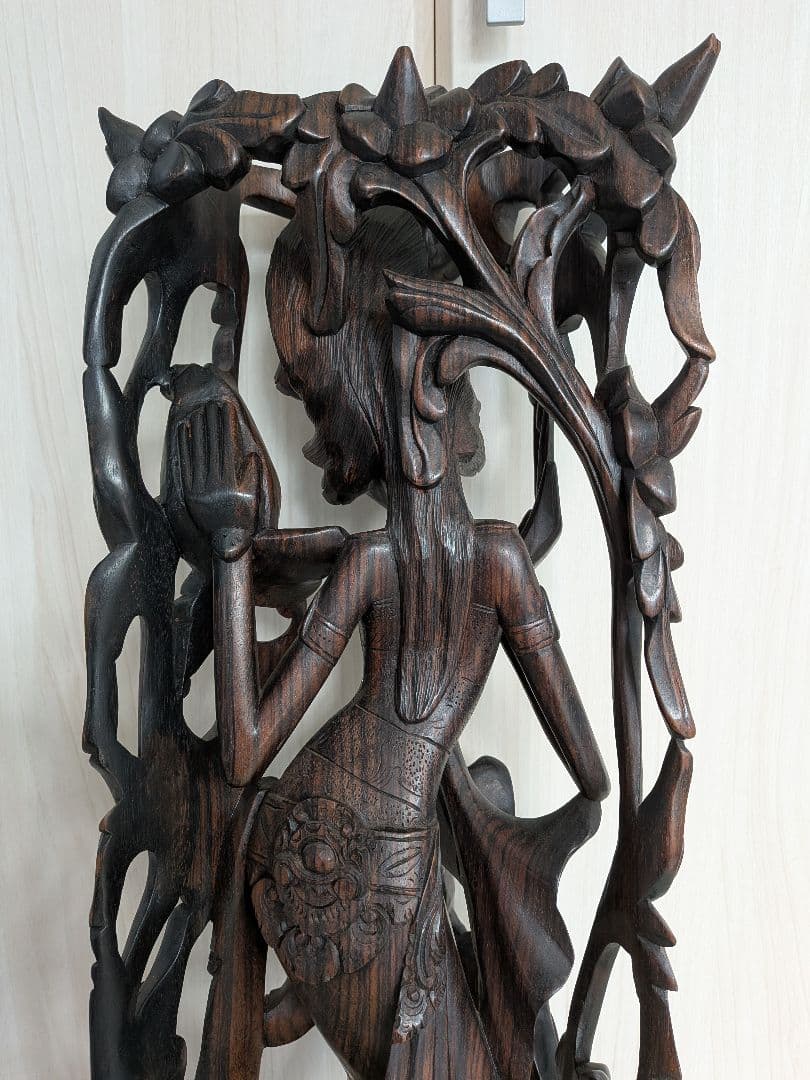 バリ島　細密彫刻　木彫　女神　52cm 一刀彫