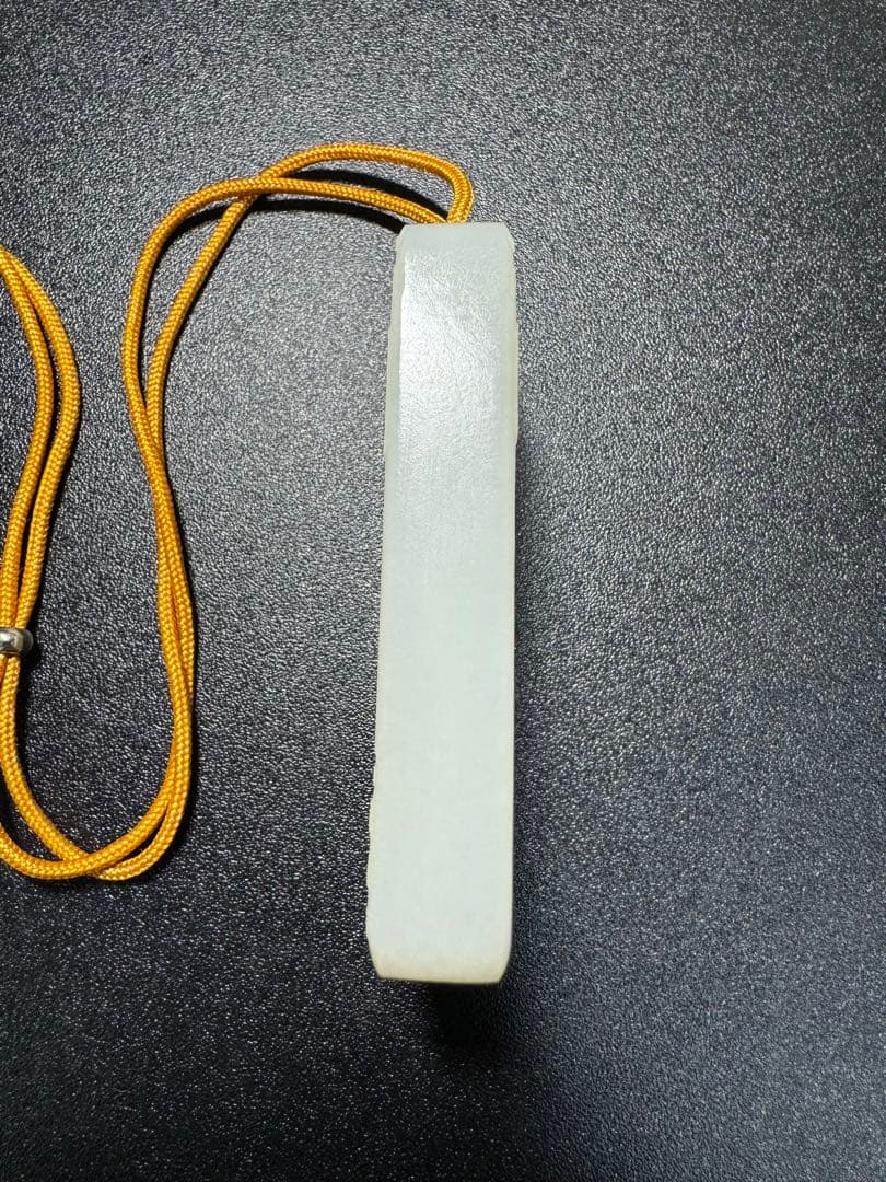 貴重な和田玉のペンダント牌、無傷・無瑕 和田玉細密彫 極品白玉 上質な白玉