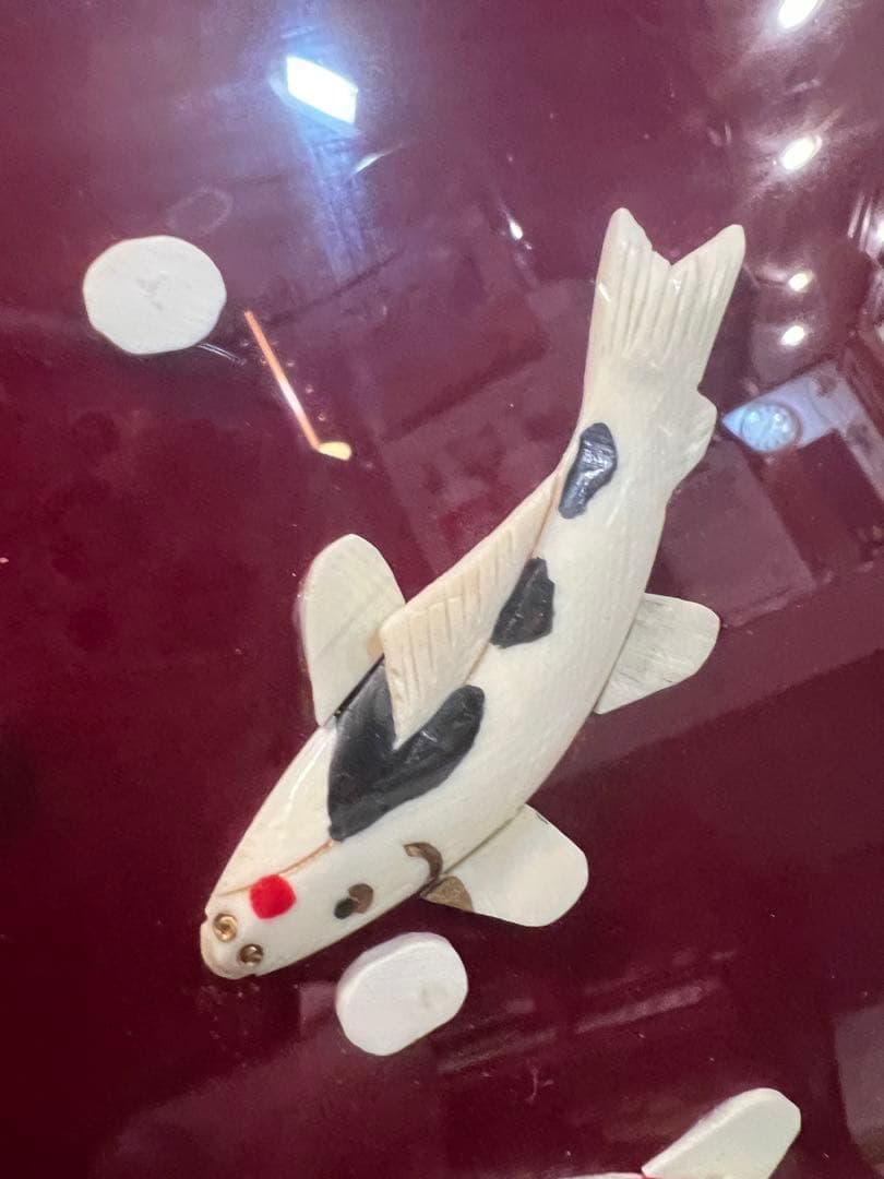素晴らしい美品　美術　彫刻画　錦鯉　永象作　額縁サイズ41X39センチ