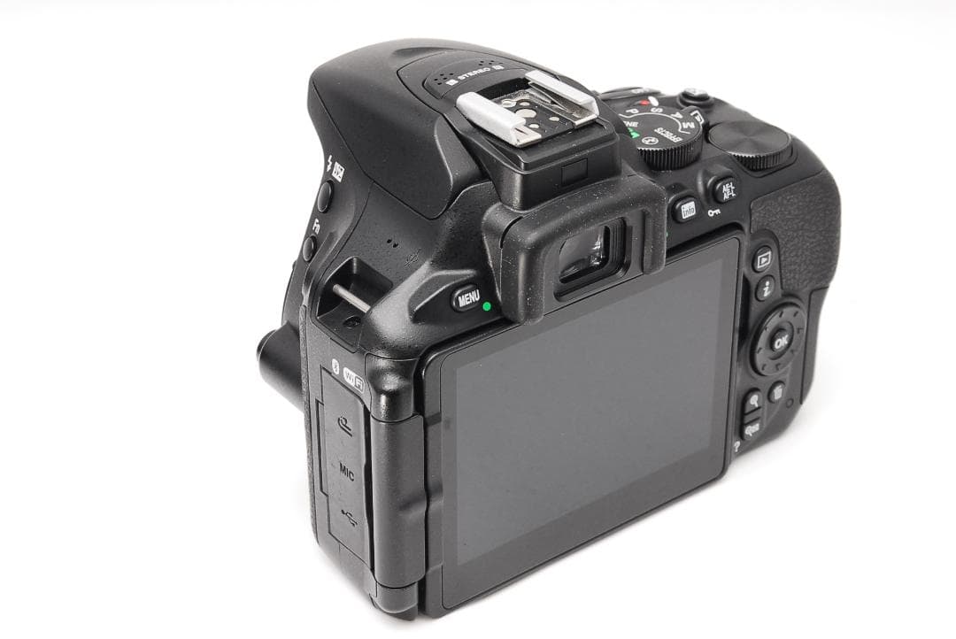 momo ❤美品❤Nikon D5600❤ダブルズームキット❤一眼レフ