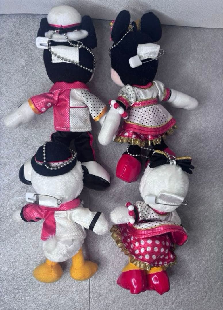 ディズニー イッツベリーミニー ベリー ベリーミニー ぬいぐるみバッジ