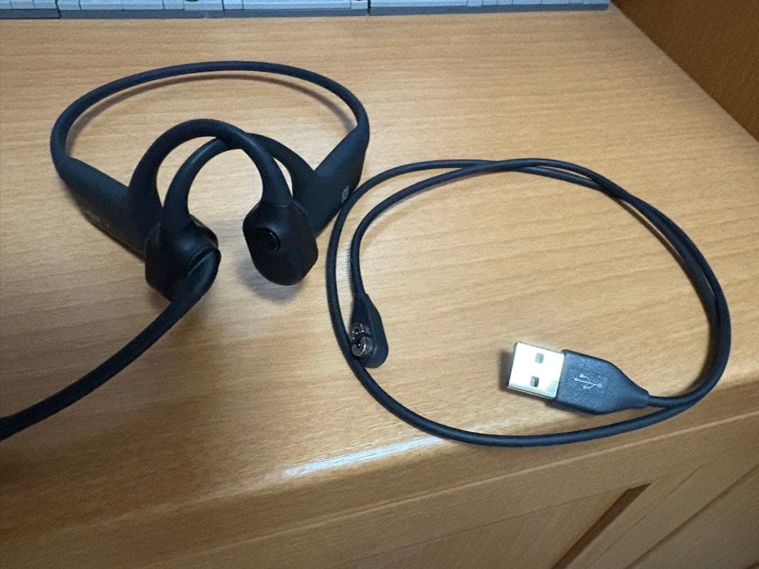 Shokz OpenComm 骨伝導イヤホン