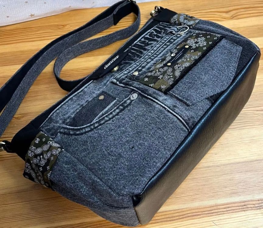 グレーデニムリメイクバッグ（M）No.993☆ショルダーバッグ　斜めがけバッグ