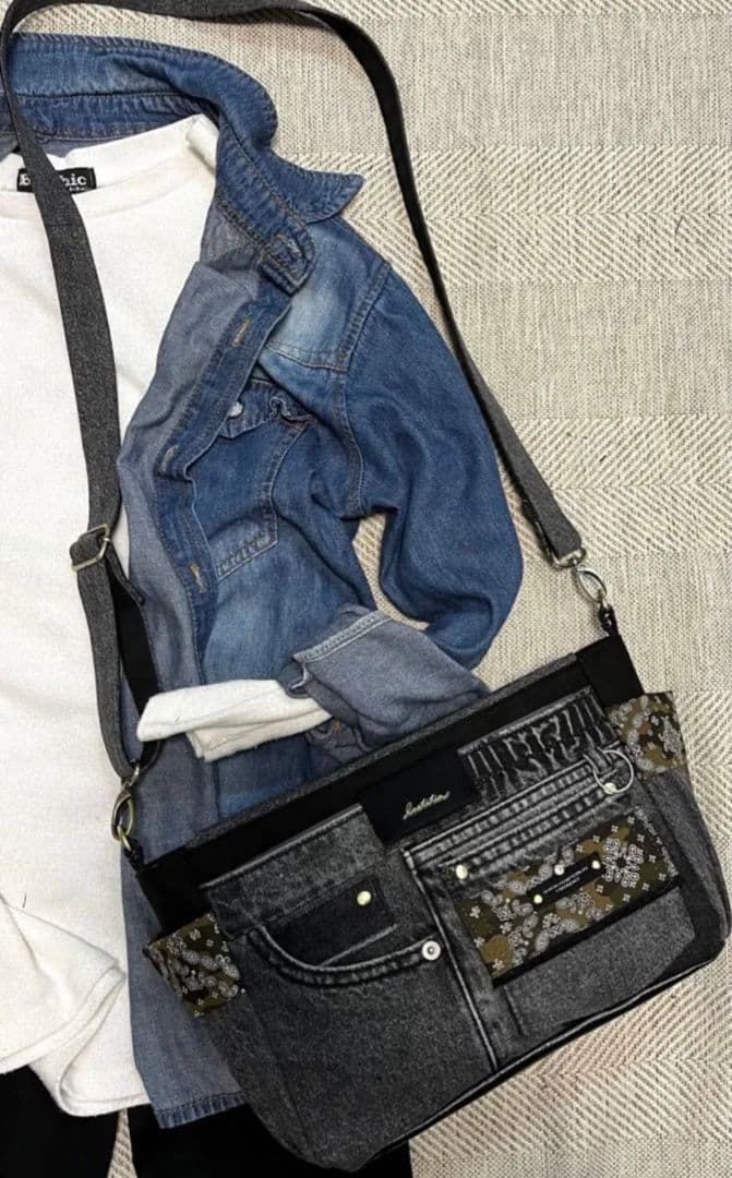 グレーデニムリメイクバッグ（M）No.993☆ショルダーバッグ　斜めがけバッグ