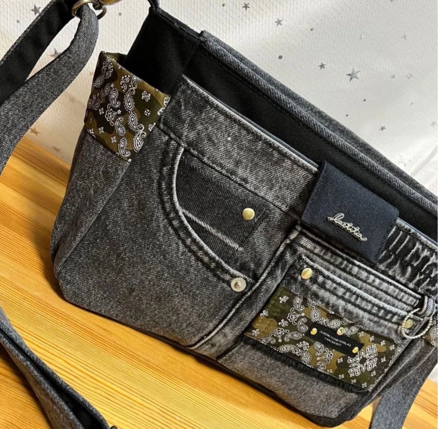 グレーデニムリメイクバッグ（M）No.993☆ショルダーバッグ　斜めがけバッグ