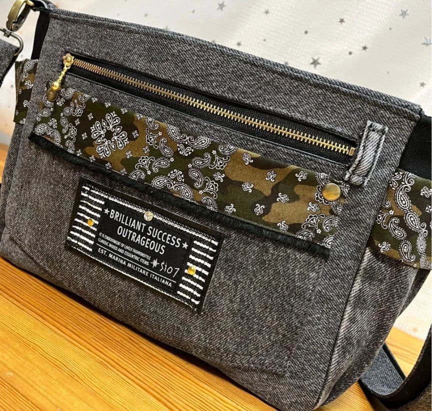 グレーデニムリメイクバッグ（M）No.993☆ショルダーバッグ　斜めがけバッグ