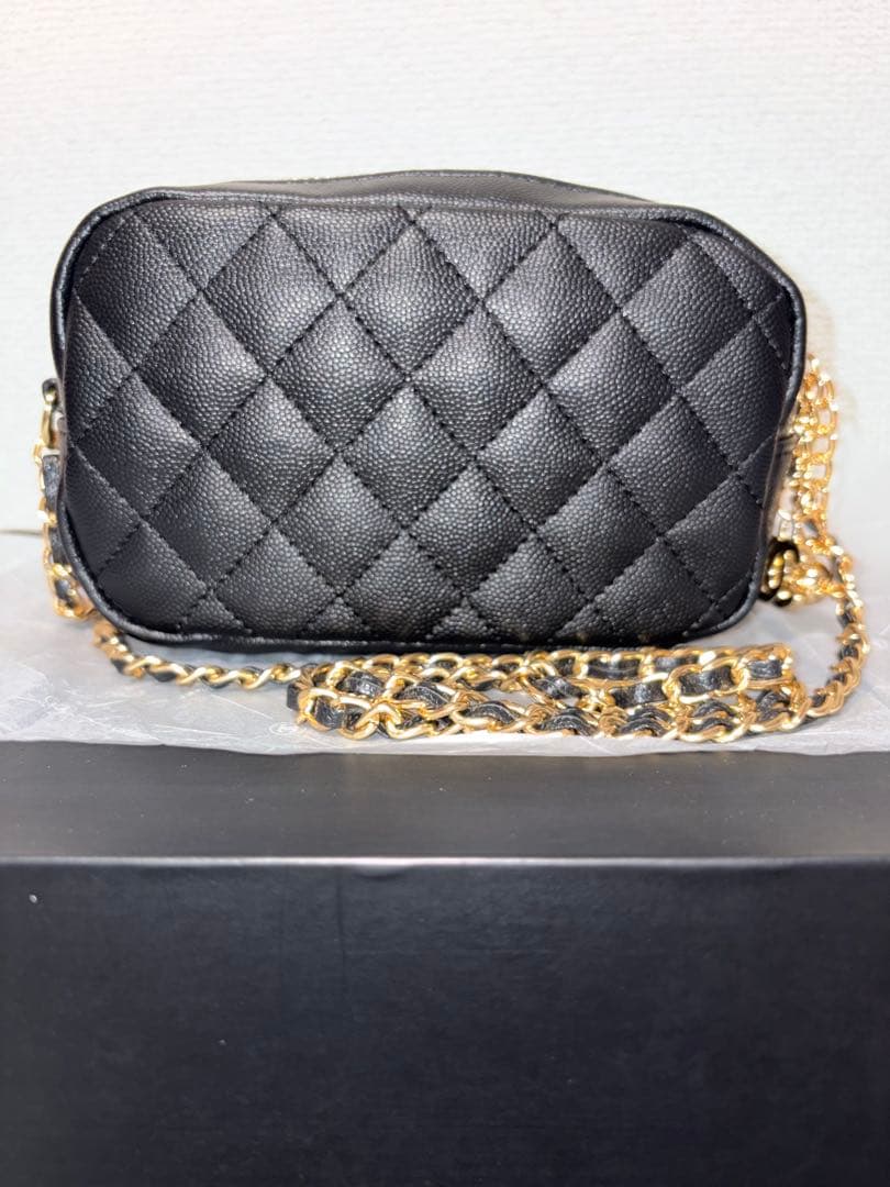CHANEL ブラックレザー キルティングショルダーバッグ　ノベルティー