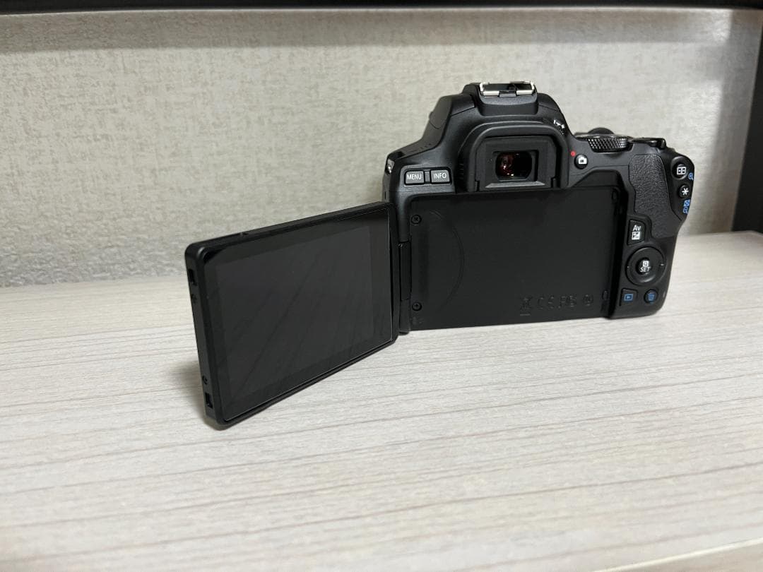 ショット数2000枚以下　Canon EOS Kiss X10 ボディ