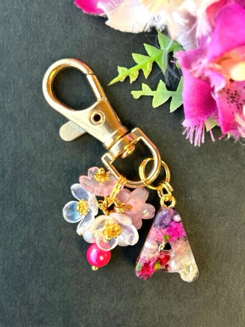 ミニミニ　イニシャルチャーム　ピンク系ドライフラワー　お花チャーム　バージョン