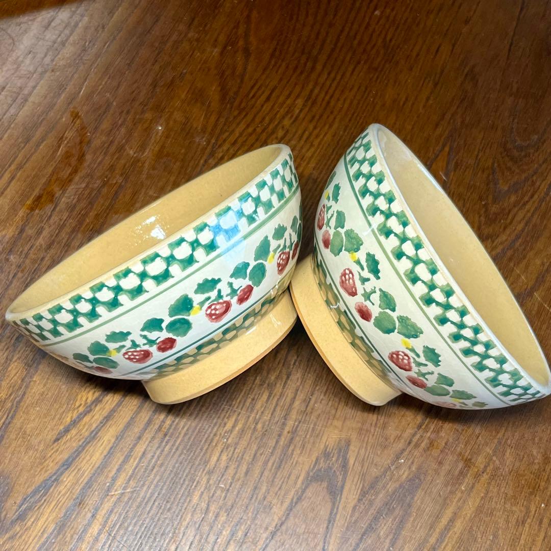 アイルランド　ニコラスモス　イチゴ柄　手書き　ボウル２客ペア　未使用品