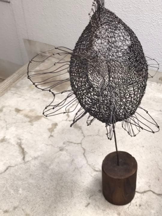 迫力超リアル作家物　立体ワイヤーアート　存在感　オブジェ　黒い　ランチュウ　金魚