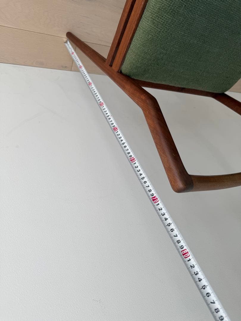 木製フレームの緑色布張りチェア　家具作家ZOO