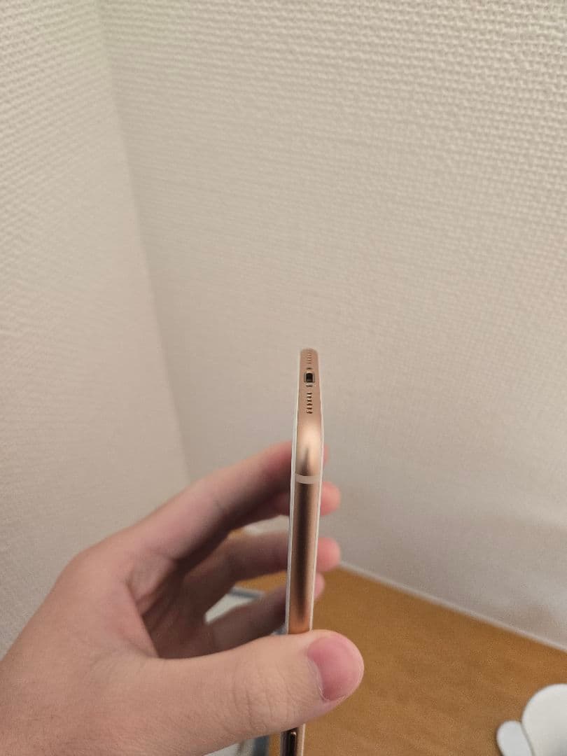 お*り様 iPhone 8 ゴールド 【simロック解除済】