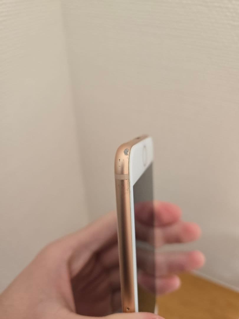 お*り様 iPhone 8 ゴールド 【simロック解除済】