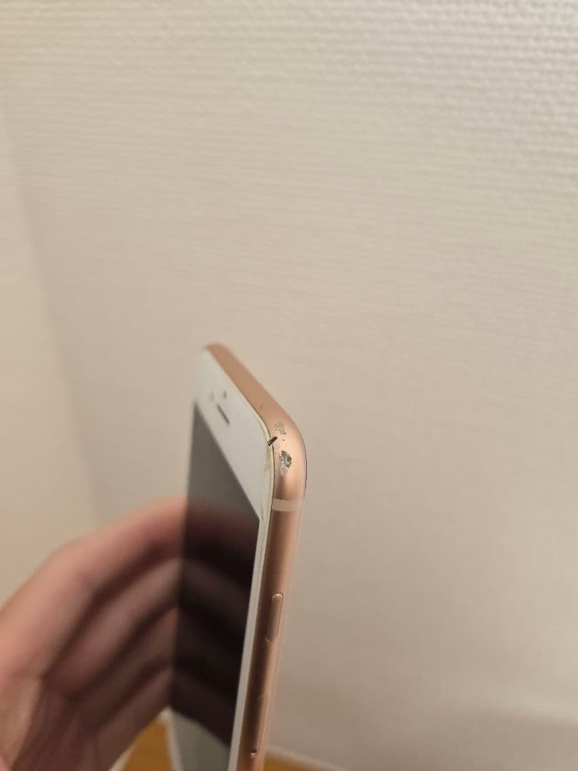 お*り様 iPhone 8 ゴールド 【simロック解除済】