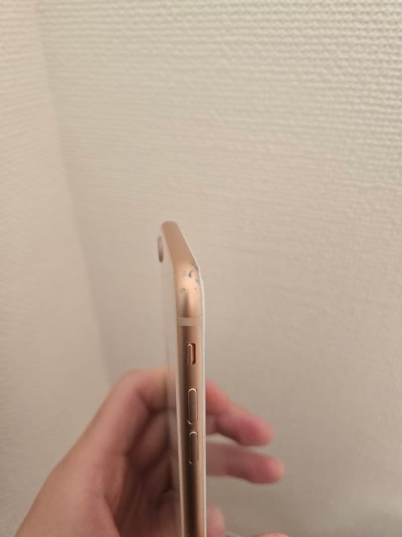 お*り様 iPhone 8 ゴールド 【simロック解除済】