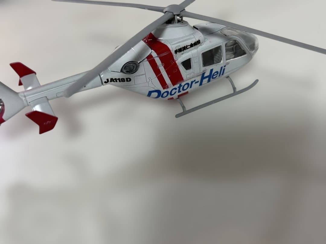 【完成品】1/72 ドクターヘリプラモデル※ジャンク品