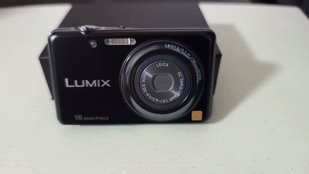 美品 Panasonic パナソニック LUMIX DMC-FH7 デジカメ