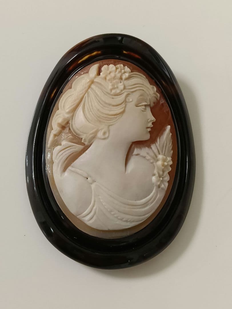［KM0062］天然シェルカメオ　天然べっ甲 美しい女性像　裸石