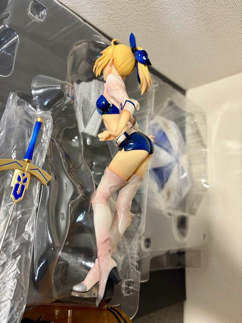 セイバー TYPE-MOON RACING 1/7 フィギュア　アルトリア