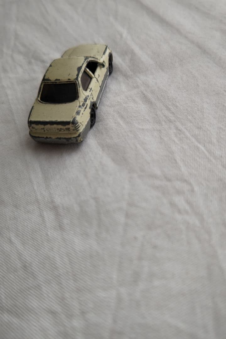 トミカ ミニカー クリーム色