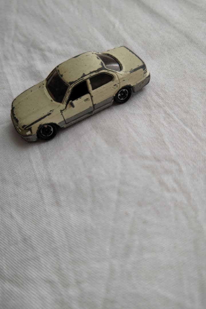 トミカ ミニカー クリーム色