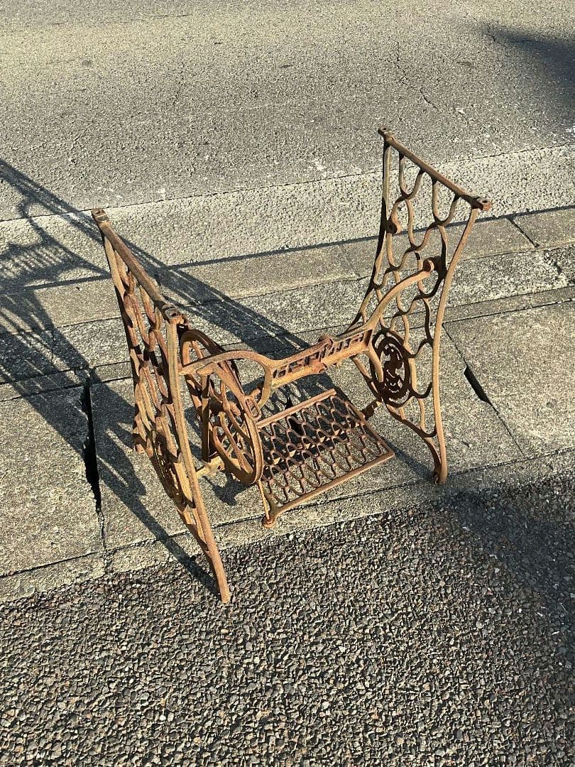 お庭に放置して下さい‼️初期物シンガー足踏みミシン♦サビサビ♦左右分割レア物